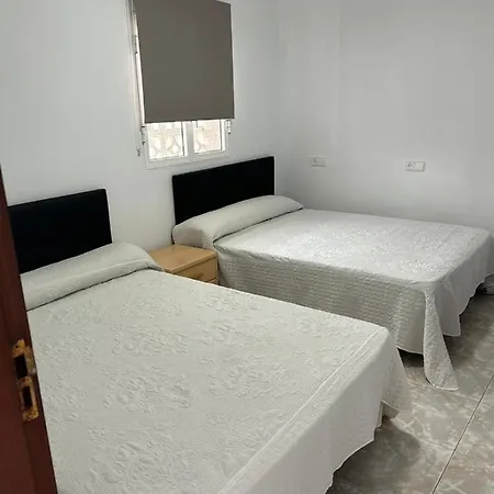 Apartamento Planta Baja Con Gran Terraza De 2 A 4 *