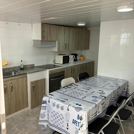 Planta Baja Con Gran Terraza De 2 A 4 Apartamento *