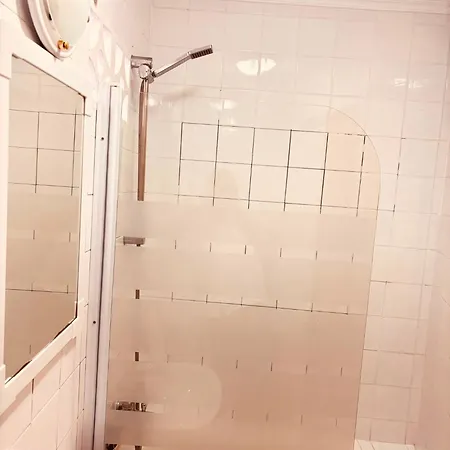 Apartment Planta Baja Con Gran Terraza De 2 A 4 *