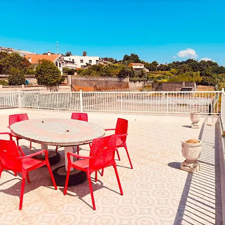 Apartment Planta Baja Con Gran Terraza De 2 A 4 *